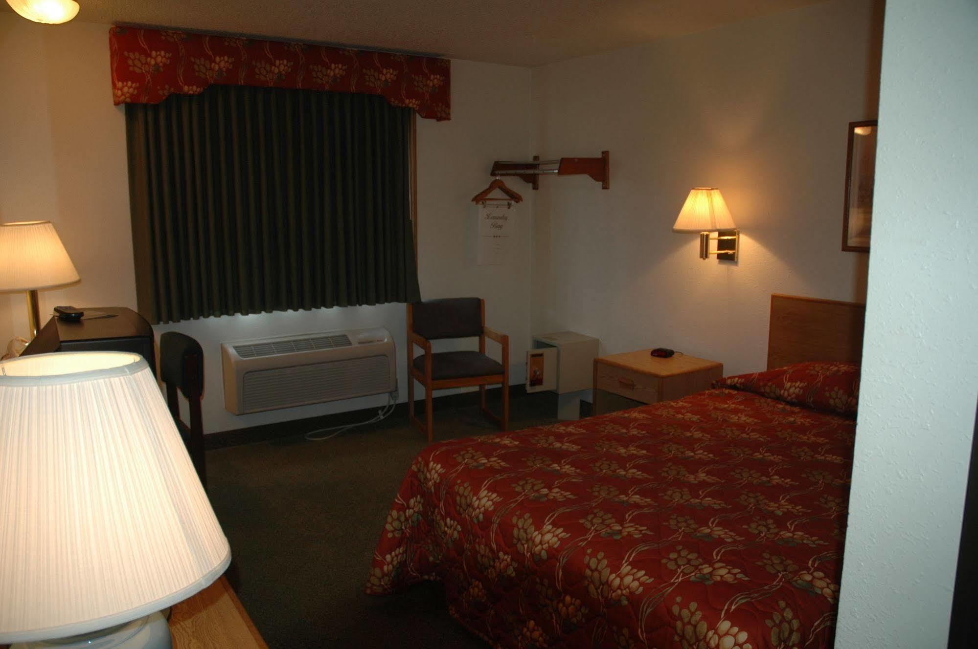 Travelodge By Wyndham Элкхарт Экстерьер фото